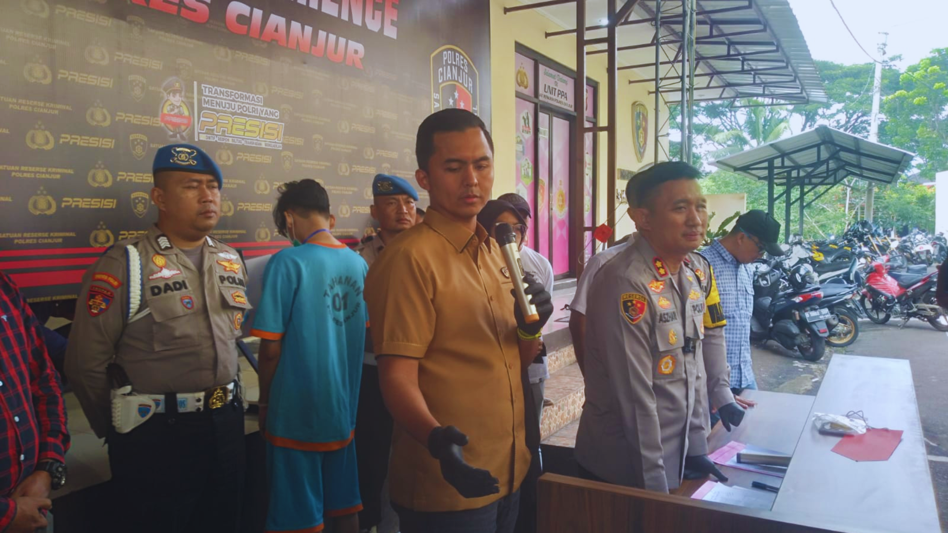 Dendam Putus Cinta, Pemuda Cianjur Jual Video Seks dengan Mantan